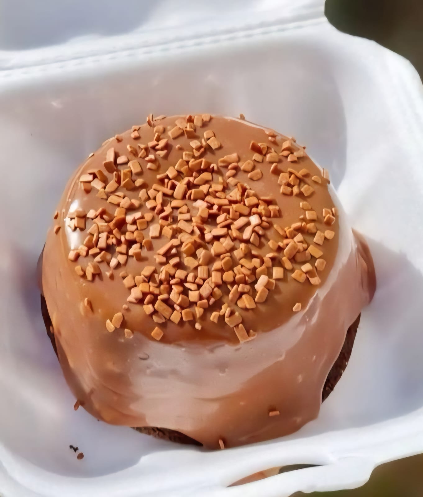 Bolo de brigadeiro tradicional com cobertura cremosa